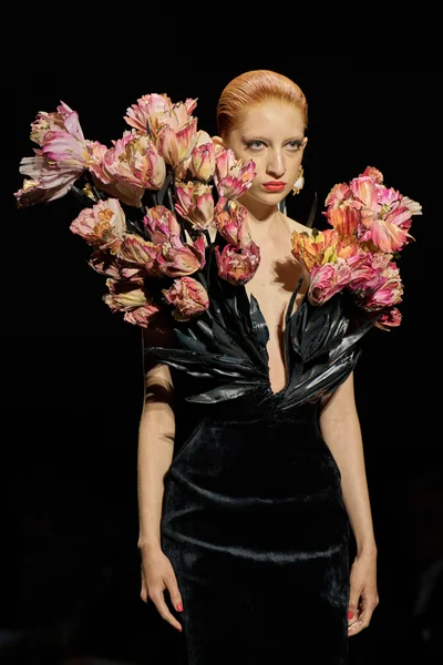 Look 77